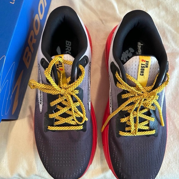 Brooks Mickey Mouse Running Shoes - Picture 2 of 4